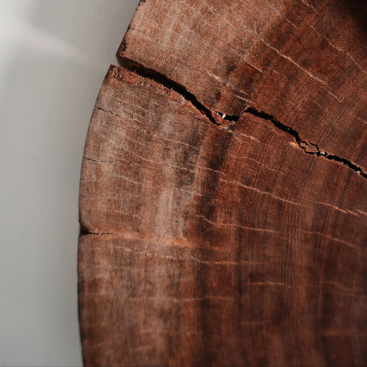 Close-up of Acacia Wood Cheese Board (Detailed Texture) – A close-up of the natural wood grain and textured finish of the Nordico acacia cheese board, highlighting its unique imperfections.