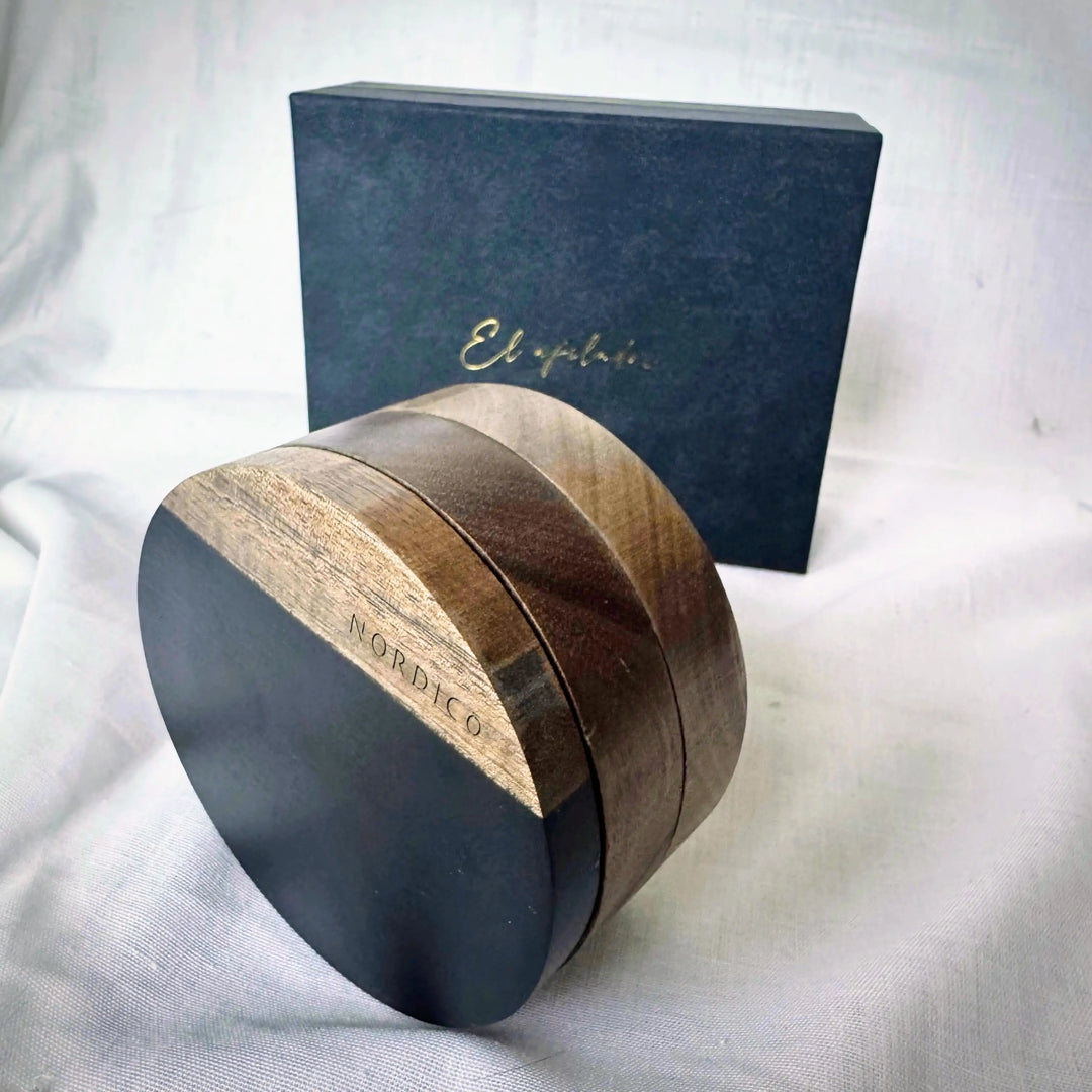 El Afilador knife sharpener displayed with its luxurious black gift box.