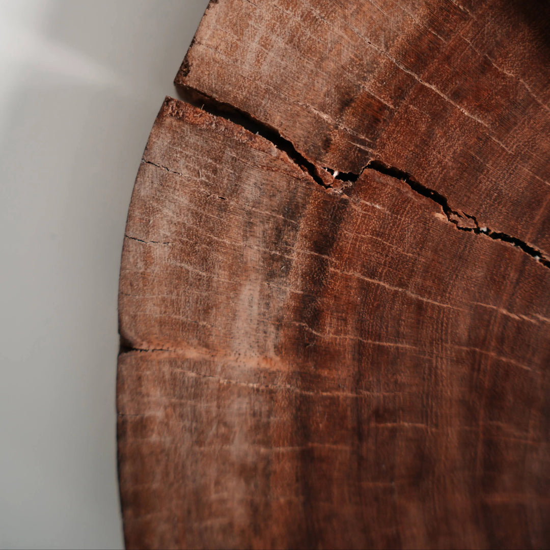 Close-up of Acacia Wood Cheese Board (Detailed Texture) – A close-up of the natural wood grain and textured finish of the Nordico acacia cheese board, highlighting its unique imperfections.